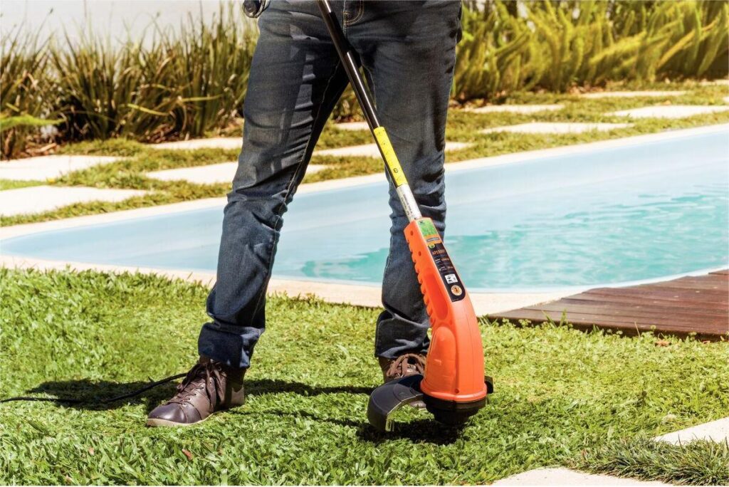 apa-1024x684 Beleza e praticidade no seu jardim: conheça o Aparador de Grama Elétrico AP1500T – Tramontina